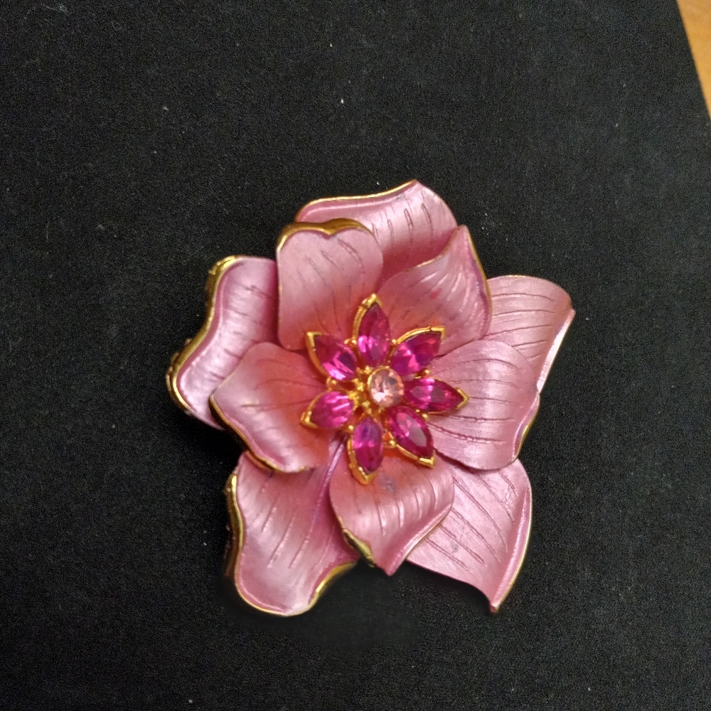 Pink Enamel and Rhinestone Flower Brooch - Picture 11 of 12